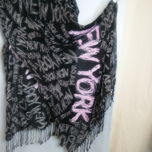 Robin Ruth Scarf With NY Chalk Grafitti - Picture 5 of 6